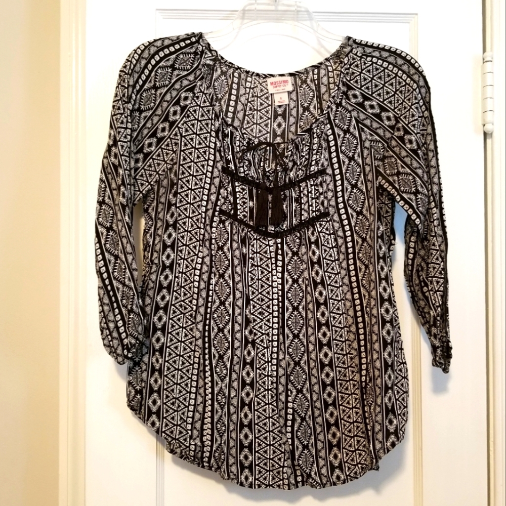 Mossimo Supply Co. Black and White Design Top